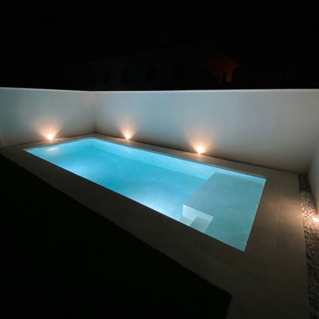 Ilumina tu piscina con Neptuno.