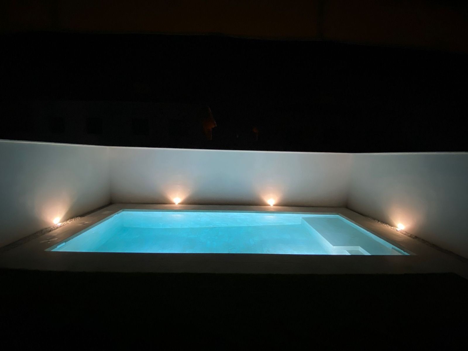 La importancia de la luz en la piscina